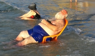 Jõuluvana ja ta naine rannapuhkusel